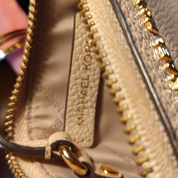 EUC. Michael kors jet set travel small leather top zip coin pouch. - Picture 8 of 8